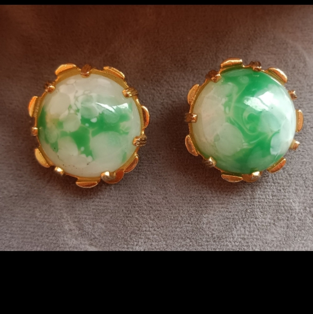 Nettie Rosenstein Vintage Gold Tone Emerald Creme Stamped Earrings